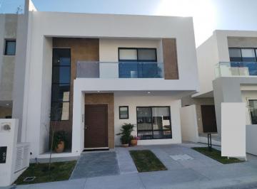 c5effdcf97afbb20d4e37097eb2cfa6a349a183e7fc053f29b530dc03c7041fd · Casa en Venta en El Nuevo Refugio con Estudio y Family Room. Espacios Amplios.