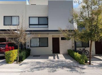 ef5c39724f76f2e9136f8788eec28aeba7ec2e4323ba9e007ff007a948df441f · Casa en Venta en Zarú. Roof Garden, Recámara en Pb, Garage Techado y Vapor.
