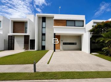 Casa · 130m² · 2 Recámaras · 2 Estacionamientos · Casa en Playa del Carmen