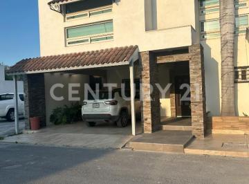 Casa · 285m² · 5 Recámaras · Casa en Venta en Col. Palmas Diamante en San Nicolas de Los Garza