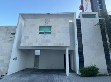 Casa de 3 habitaciones, Santa Catarina · Casa en Renta en El Aguacatal Santa Catarina