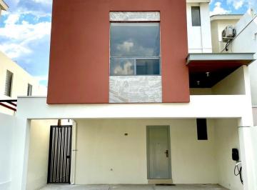 Casa · 3 Recámaras · 2 Estacionamientos · Casa Renta Dominio Cumbres