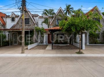Casa · 202m² · 4 Recámaras · 2 Estacionamientos · Casa en Venta en Palmar de Aramara, Puerto Vallarta, Jalisco