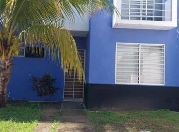 Casa · 98m² · 2 Recámaras · 2 Estacionamientos · Casa en Venta en Villas del Arte
