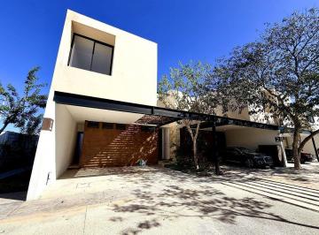 4b12905d9a92003b420aa08296a7278644598bd42b8fb629ad09e17336666ec3 · Casa en Venta en Temozón de 3 Habitaciones con Alberca en Privada Asensa