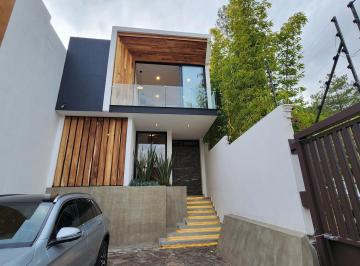 Casa · 198m² · 3 Recámaras · 2 Estacionamientos · Casa en Venta Altozano Fraccionamiento Privado