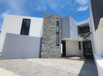 Casa · 295m² · 3 Recámaras · 2 Estacionamientos · Casa en Venta en Álamos Tres Marías con Casa Club