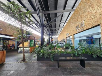 Local comercial · 169m² · 120 Estacionamientos · Local en Renta en Centro Comercial Andador en Av Principal Mucha Afluencia