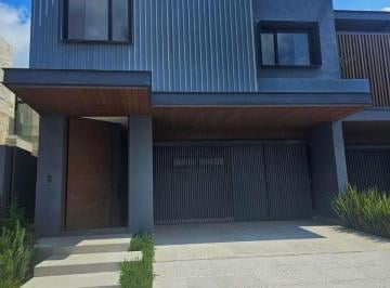 Casa · 368m² · 2 Recámaras · 2 Estacionamientos · Casa - Fraccionamiento La Valenciana