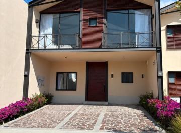 Casa · 160m² · 2 Recámaras · 2 Estacionamientos · Casa - Fraccionamiento La Valenciana