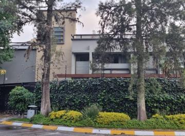 Casa de 4 habitaciones, Huixquilucan · Casa con Acabados de Lujo Recien Remodelada