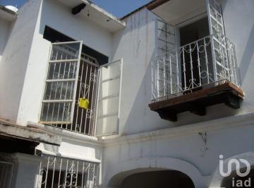 Casa · 243m² · 5 Recámaras · 1 Estacionamiento · Casa Sola en Venta Diseño Arq. Estilo Colonial Antiguo, a 300 m del Zócalo de Jiutepec, Mor.