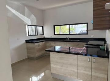 Casa de 3 habitaciones, Mérida · Casa en Renta de 3 Habitaciones en La Floresta.