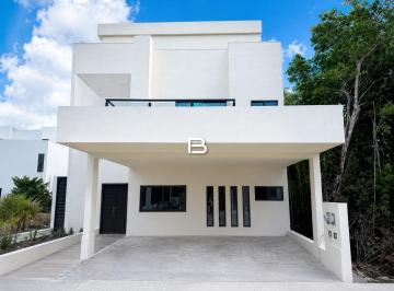 Casa · 311m² · 5 Recámaras · 2 Estacionamientos · Casa en Fraccionamiento Vía Cumbres