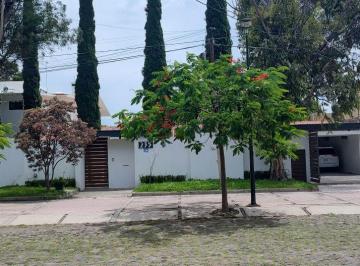 Casa de 5 habitaciones, Querétaro · Venta Casa Queretaro Jurica Remodelada Moderna 5 Recamaras, 2 Abajo, Estudio, Jardin, Jacuzzi, Comoda