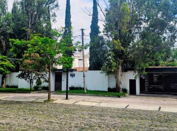 Casa de 5 habitaciones, Querétaro · Venta Casa Queretaro Jurica Remodelada Moderna 5 Recamaras, 2 Abajo, Estudio, Jardin, Jacuzzi, Comoda