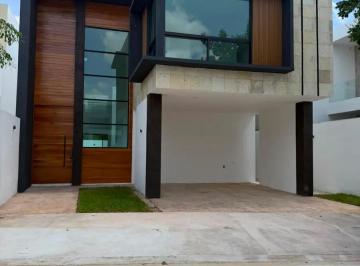 1 · Residencia en Venta Dentro de Privada Al Norte de Merida Yucatan