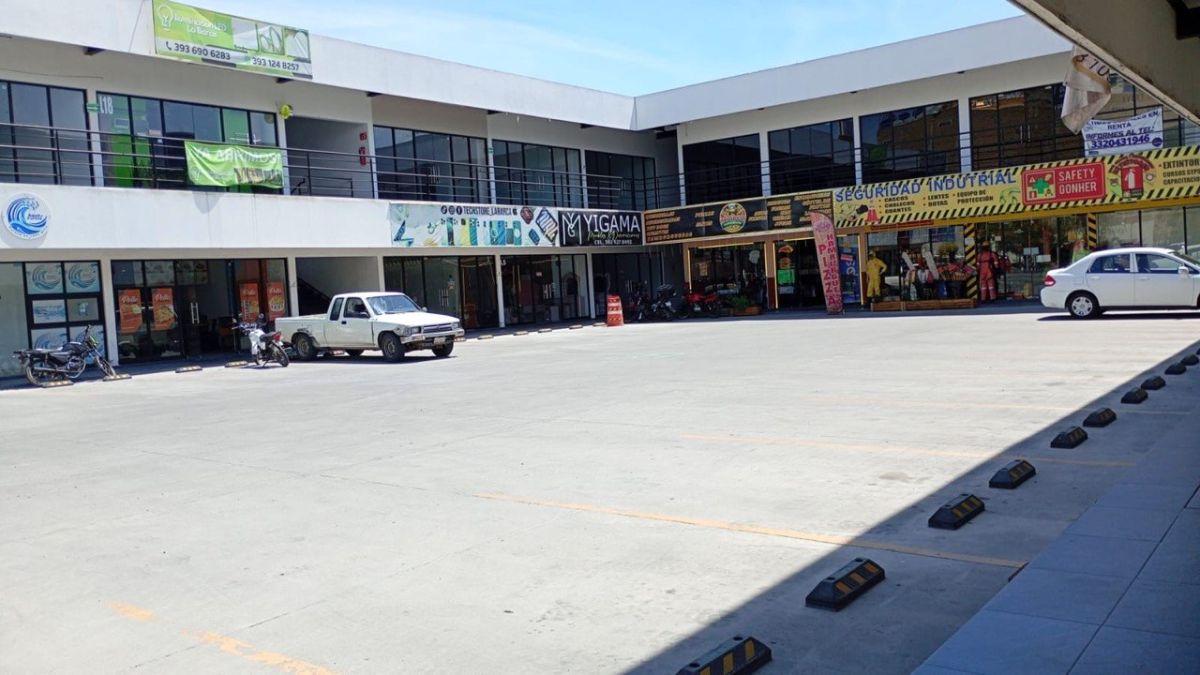 La Barca, Jalisco – Excellent Commercial Plaza, Upper-Level Retail Spaces for Rent