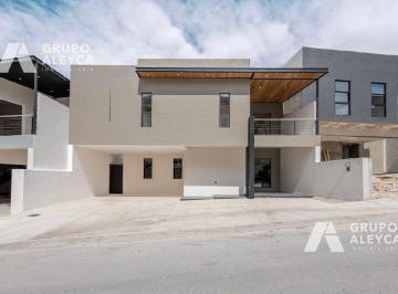 Casa · 335m² · 3 Recámaras · 6 Estacionamientos · Casa en Chihuahua