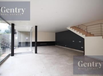 Casa · 500m² · 4 Recámaras · 4 Estacionamientos · Jardines en La Montaña, Residencia en Renta Moderna