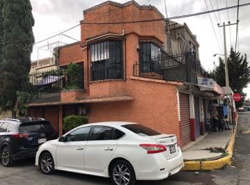 Casa de 6 habitaciones, Tláhuac · Casa con Alto Potencial de Inversión en Venta (Con 3 Locales Comerciales)