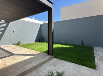 Casa · 275m² · 3 Recámaras · 3 Estacionamientos · Casa en Venta en Fraccionamiento Mixto La Loma