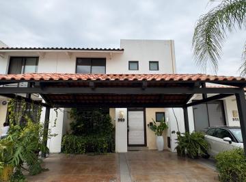 Casa de 3 habitaciones, León · Hermosa Casa en Venta en Fraccionamiento Amberes