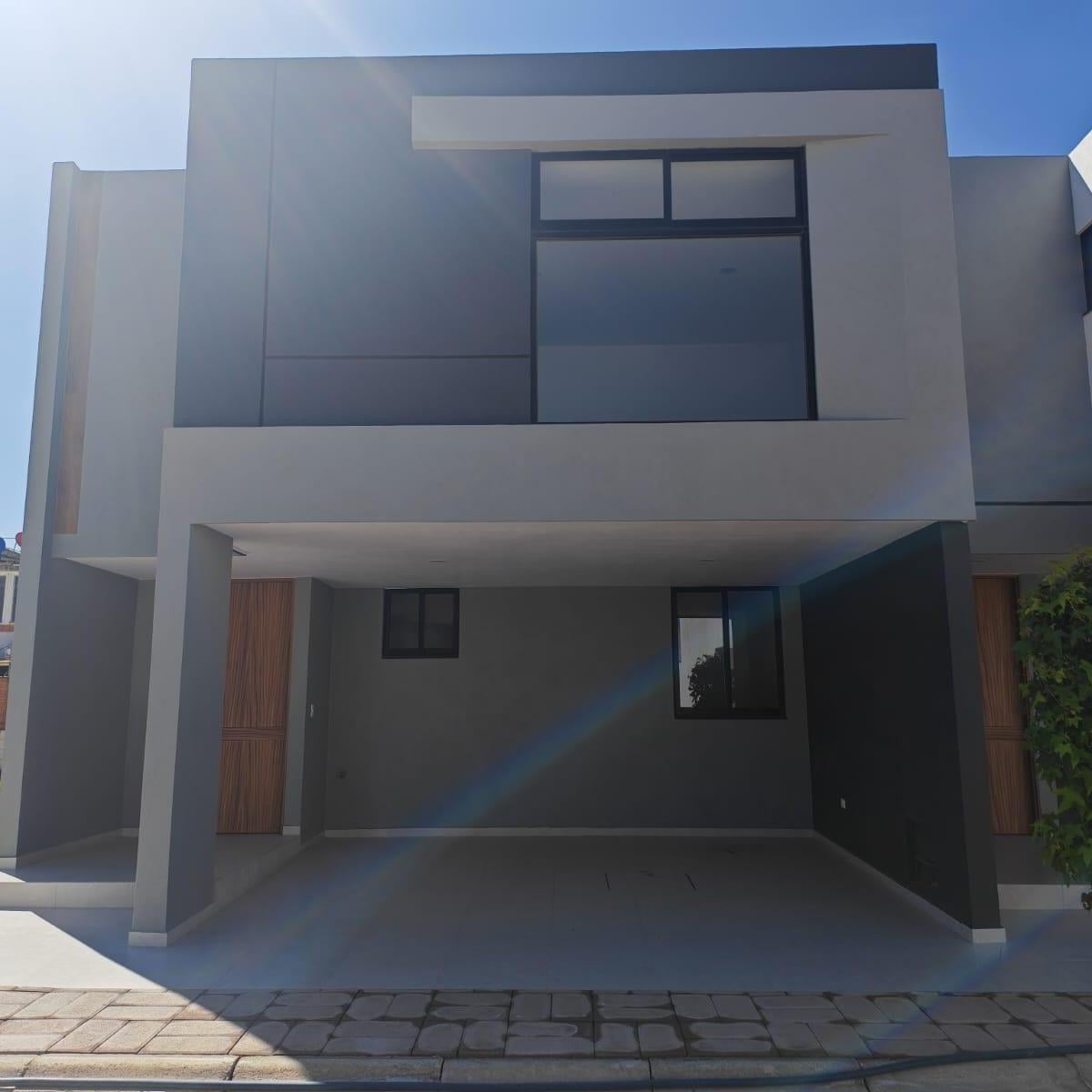 Modern House for Sale | 4 Bedrooms | Master Bedroom on Ground Floor | Garden