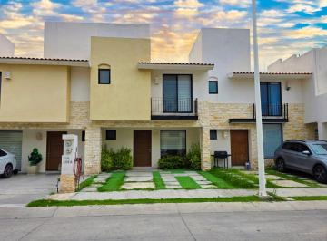 Casa · 98m² · 3 Recámaras · 2 Estacionamientos · Casa en Renta Residencial Marroka, León, Guanajuato