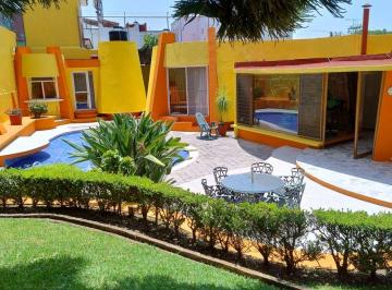 Casa de 3 habitaciones, Cuernavaca · Casa de 931 m² con 3 Recámaras en Venta en Buenavista, Cuernavaca