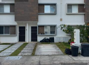 Casa · 155m² · 3 Recámaras · 2 Estacionamientos · Casa en Renta Jardines del Sur 5 Av 135 Cancun Zona Sur