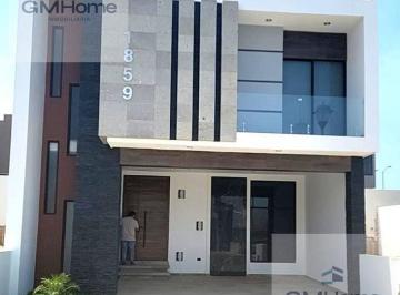 Casa · 250m² · 3 Recámaras · 2 Estacionamientos · Casa en Renta en Altabrisa