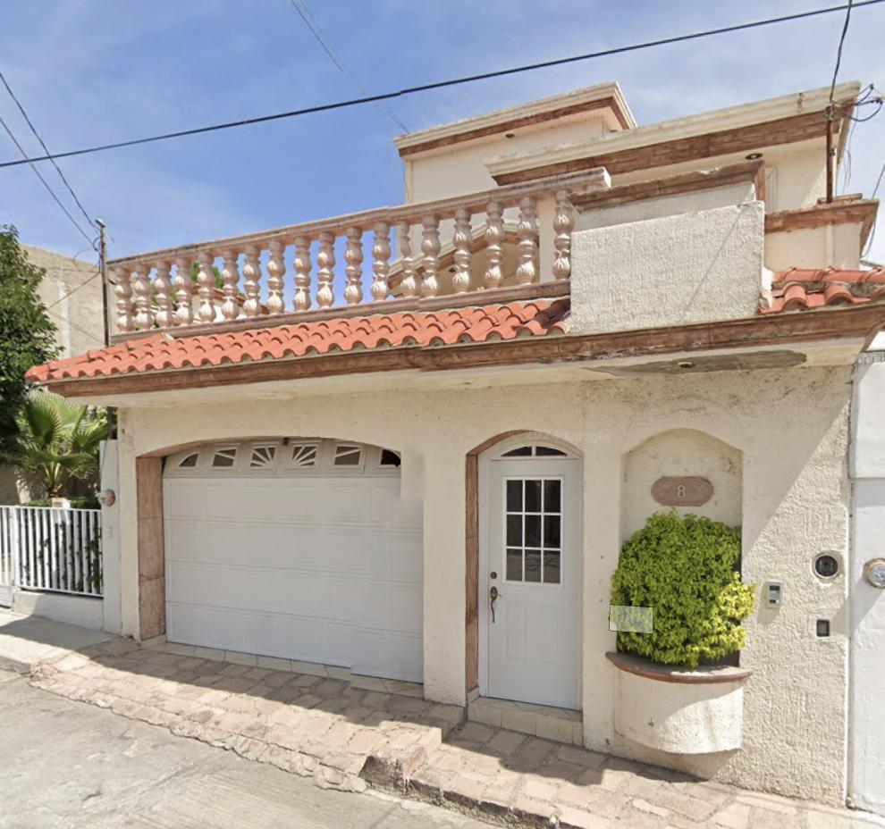 Beautiful House with an Excellent Location in Lomas de Durango, Near the University and the Stadium.