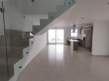 Casa de 3 habitaciones, Querétaro · Casa en Venta/ Renta en Lomas de Juriquilla con Diseño y Privacidad