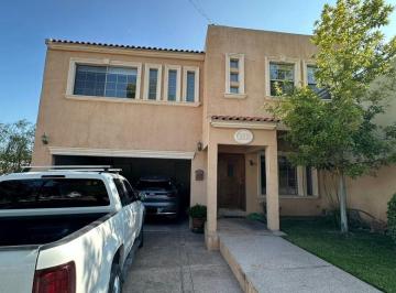 Casa de 4 habitaciones, Chihuahua · Se Vende Bonita Casa en Fraccionamiento Las Misiones $5'540,000