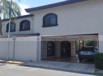 Casa · 415m² · 4 Recámaras · 2 Estacionamientos · Casa en Venta en Villa Universidad