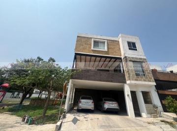 Casa · 300m² · 3 Recámaras · 2 Estacionamientos · Casa en Renta en Cumbres del Sol