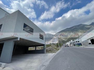 Nave industrial · 1m² · 3 Estacionamientos · Nave Industrial en Renta en Santa Catarina