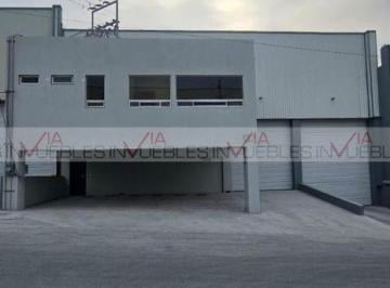 Nave industrial · 900m² · 3 Estacionamientos · Nave Industrial en Renta en Santa Catarina