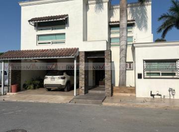 Casa · 285m² · 3 Recámaras · 1 Estacionamiento · Casa en Venta en San Nicolás de Los Garza
