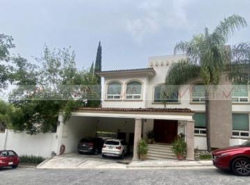 Casa · 557m² · 3 Recámaras · 2 Estacionamientos · Casa en Venta en Monterrey