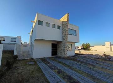 Casa de 3 habitaciones, Querétaro · Casa en Venta en Grand Juriquilla | Jardín Amplio, Terraza Privada y Amplios Espacios