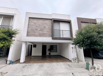 Casa · 155m² · 3 Recámaras · 2 Estacionamientos · Renta Casa Equipada en Dominio Cumbres