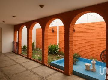 Casa · 250m² · 3 Recámaras · 2 Estacionamientos · Casa en Venta en Col. Gabriel Pastor