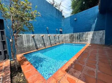 Casa · 300m² · 4 Recámaras · 2 Estacionamientos · Casa en en Venta en Privada con Portón Eléctrico, Las Palmas Cuernavaca