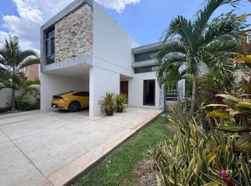 Casa · 283m² · 4 Recámaras · 2 Estacionamientos · Casa en Venta en Conkal
