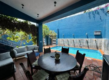 Casa · 300m² · 4 Recámaras · 2 Estacionamientos · Casa en en Venta en Privada con Portón Eléctrico, Las Palmas Cuernavaca