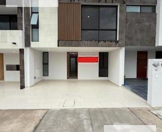 Casa en condominio · 210m² · 4 Recámaras · 2 Estacionamientos · Casa en Venta en Vilanova Residencial