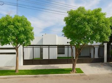 Casa · 360m² · 2 Estacionamientos · Oficinas en Renta Equipada en Col. Villa Satelite
