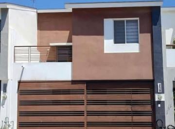 Casa · 119m² · 3 Recámaras · 2 Estacionamientos · Casa en Almeria